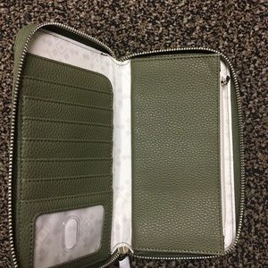 Thirty-One Benjamin wallet